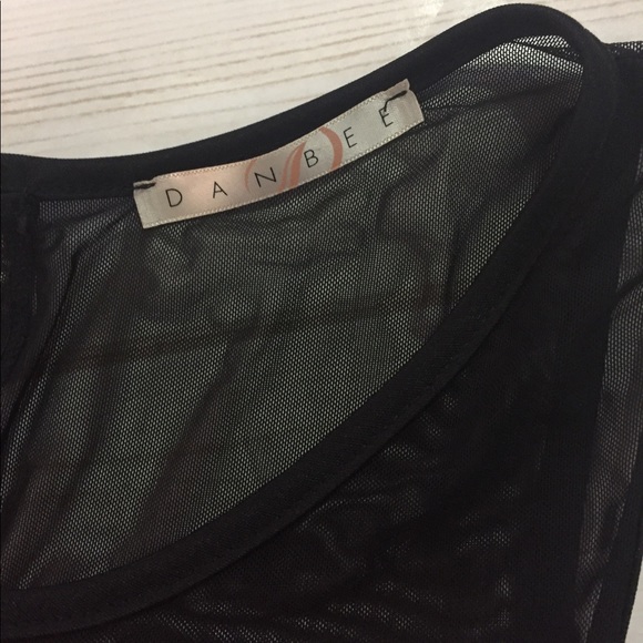 Women’s Top Size Medium - Picture 2 of 4